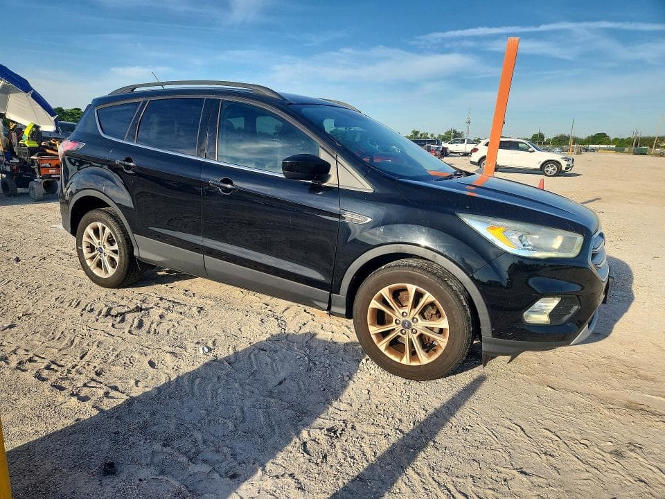 2017 FORD ESCAPE SE 4