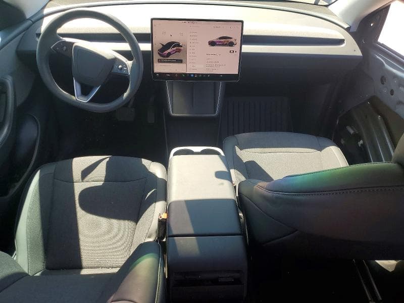 2026 TESLA MODEL Y 8