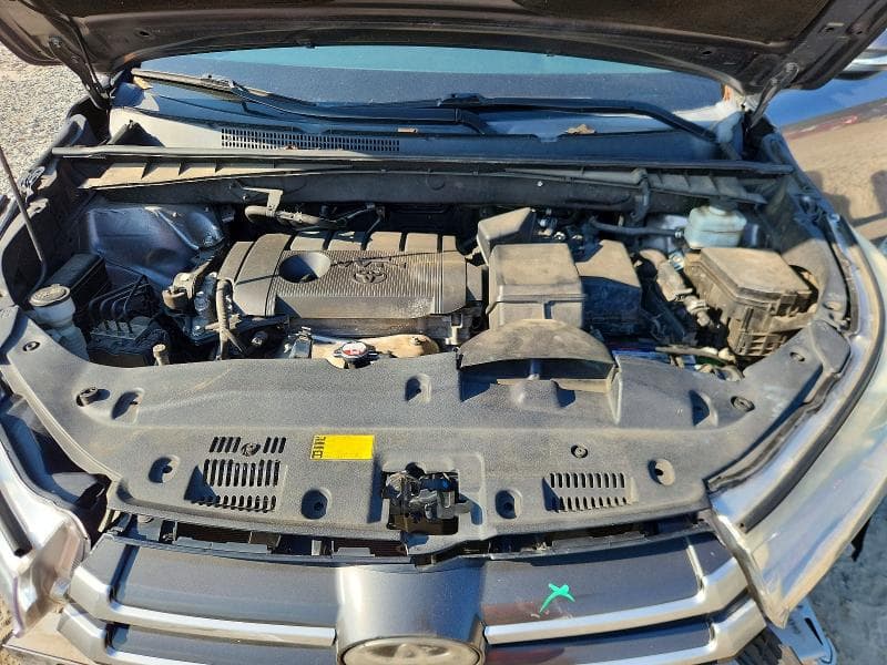 2017 TOYOTA HIGHLANDER LE 12