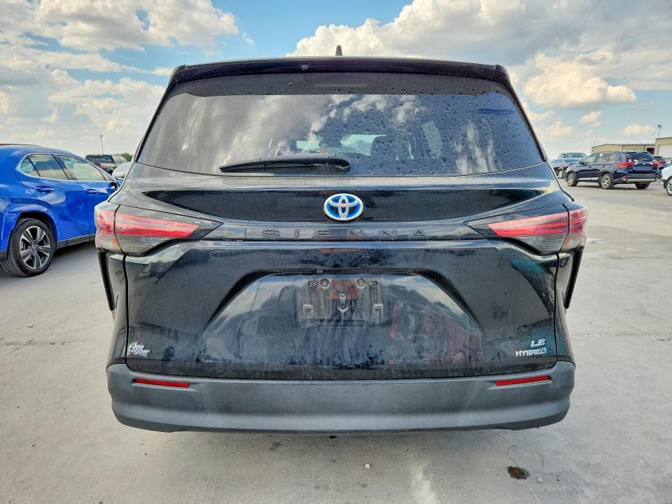 2022 TOYOTA SIENNA LE 6