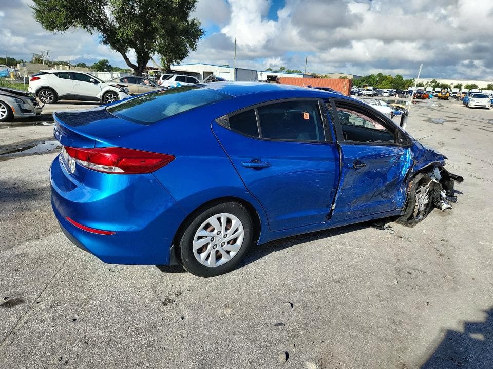 2018 HYUNDAI ELANTRA SE 3