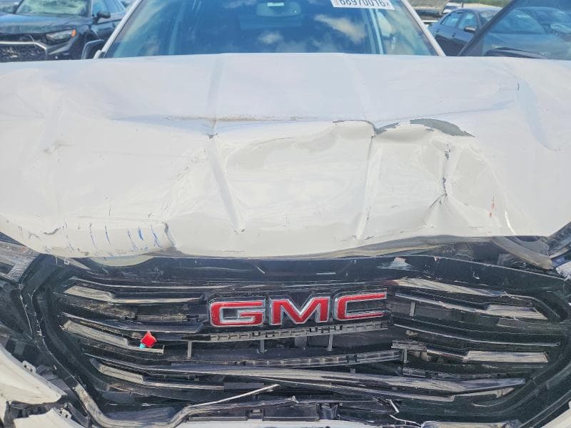 2023 GMC TERRAIN 11