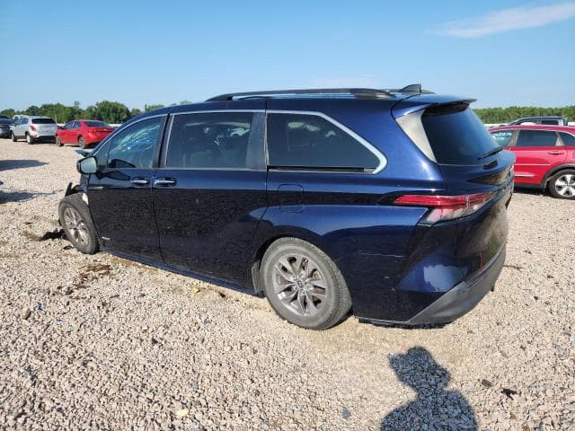 2021 TOYOTA SIENNA XLE 2