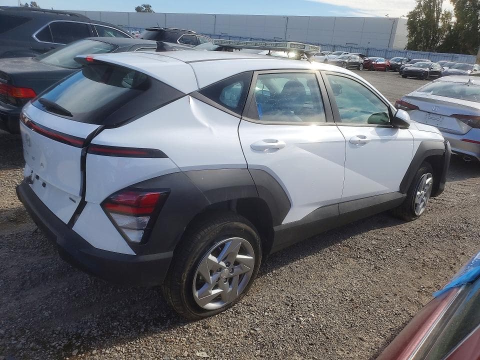 2025 HYUNDAI KONA SE 3
