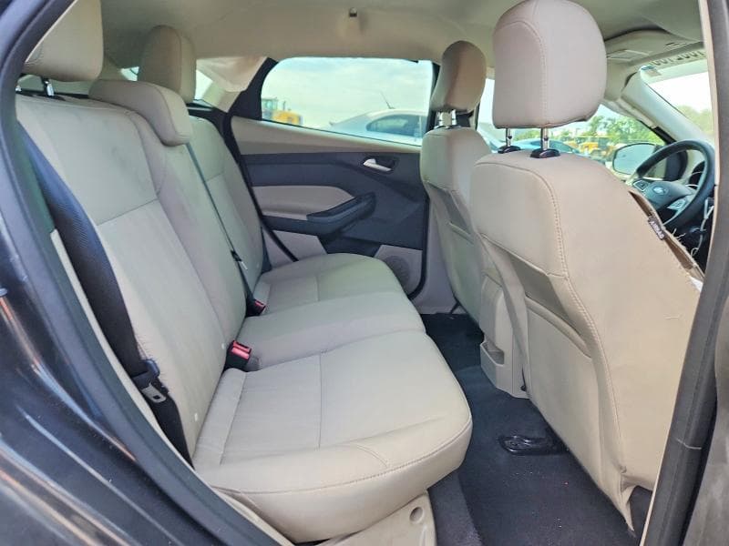 2017 FORD FOCUS SE 10