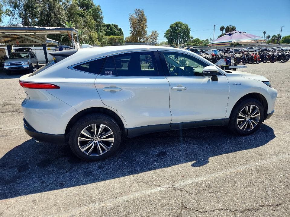 2021 TOYOTA VENZA LE 3