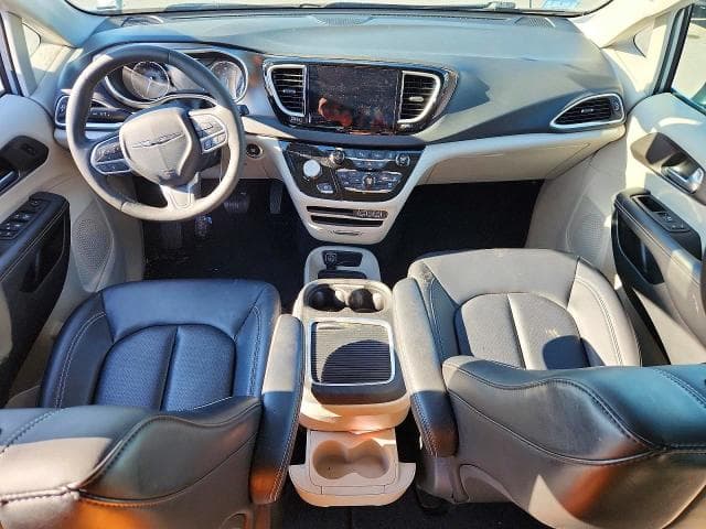 2024 CHRYSLER PACIFICA TOURING L 8