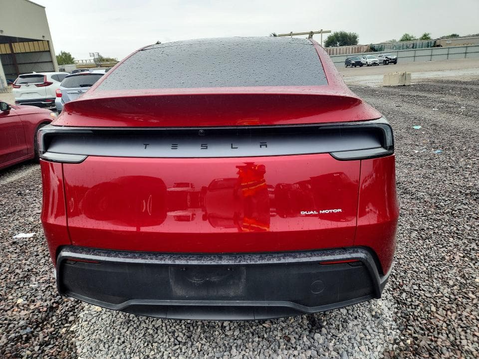 2026 TESLA MODEL Y 6