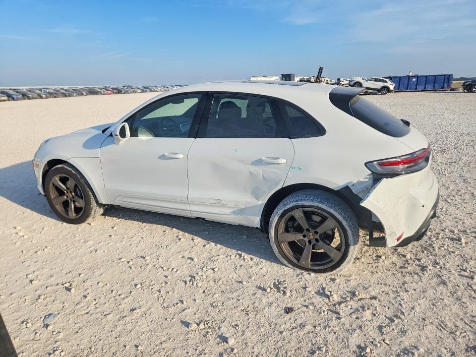 2025 PORSCHE MACAN BASE 2