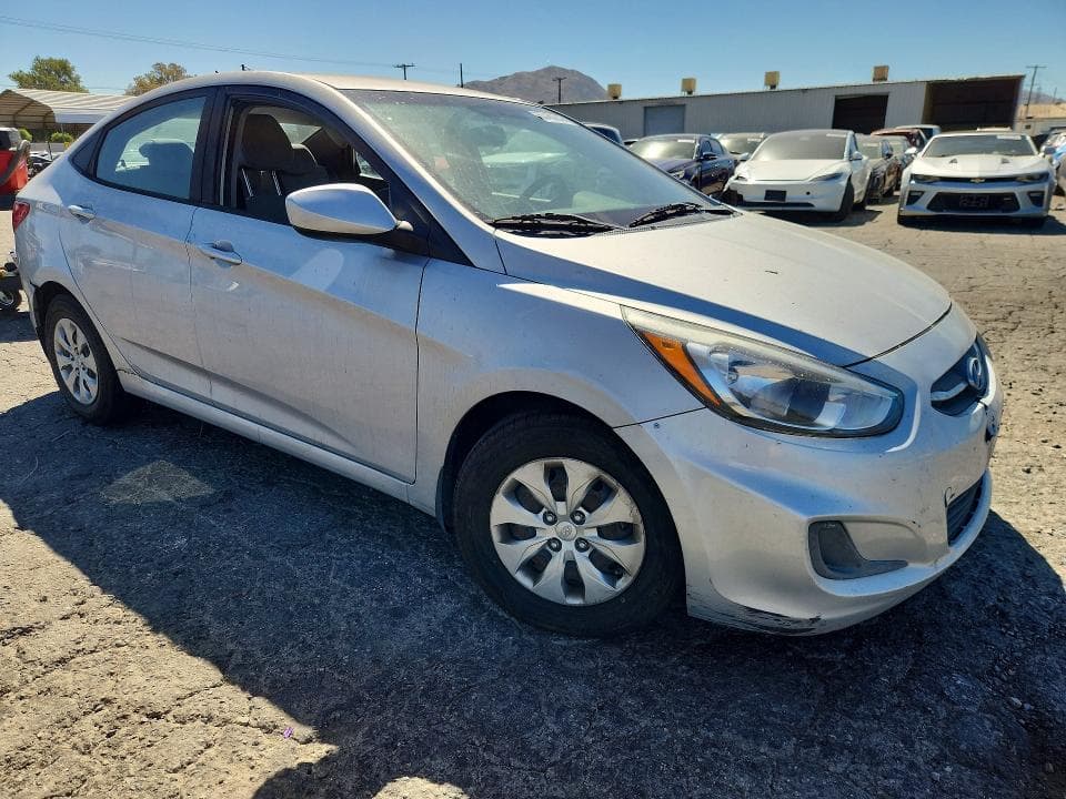 2017 HYUNDAI ACCENT SE 4