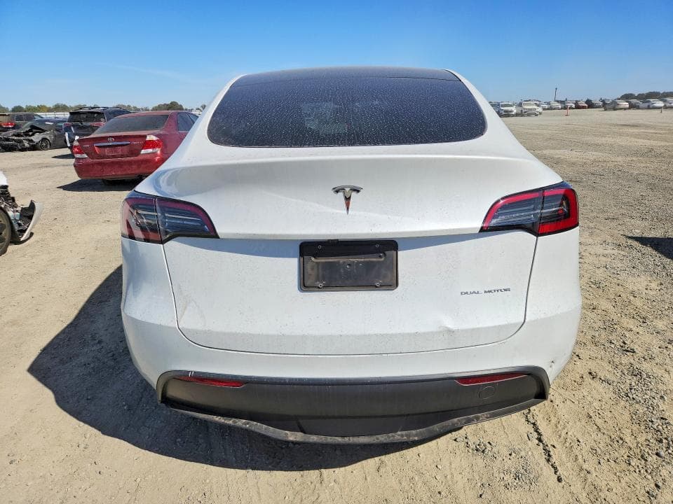 2025 TESLA MODEL Y 6