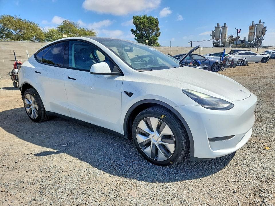 2023 TESLA MODEL Y 4