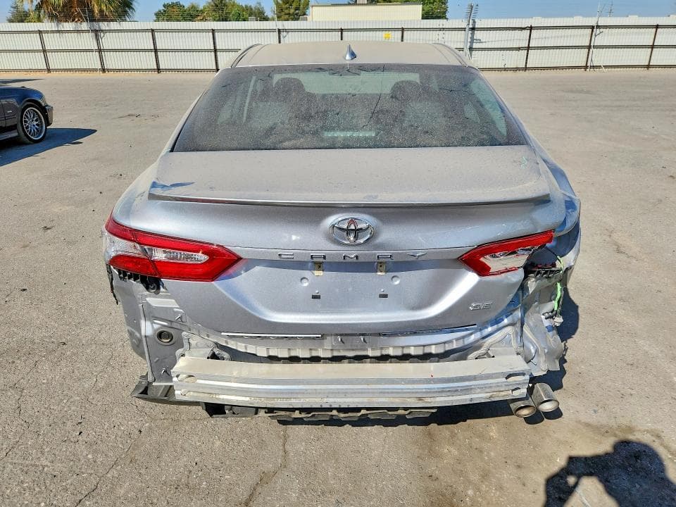 2020 TOYOTA CAMRY SE 6