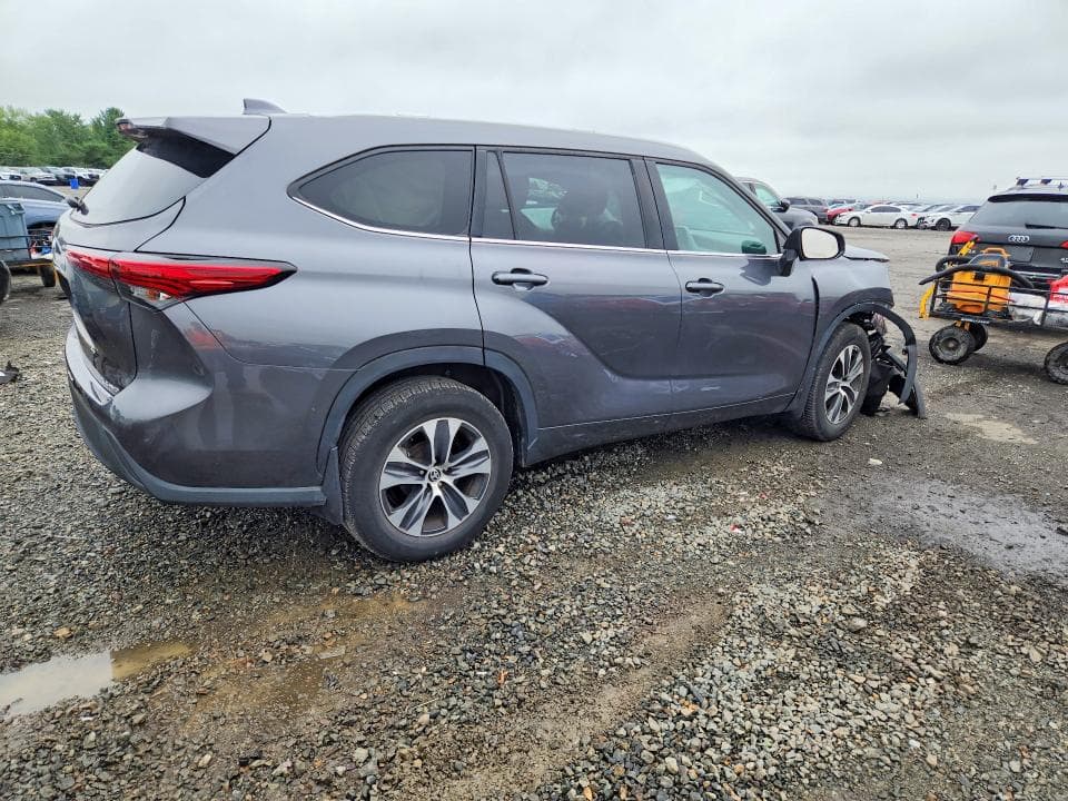 2022 TOYOTA HIGHLANDER XLE 3