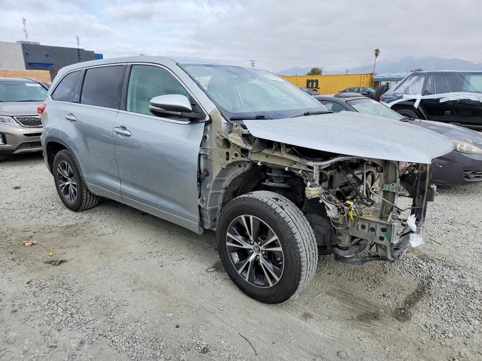 2018 TOYOTA HIGHLANDER LE 4