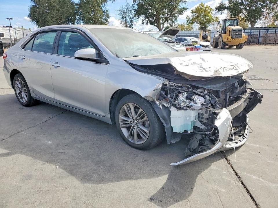 2017 TOYOTA CAMRY SE 4