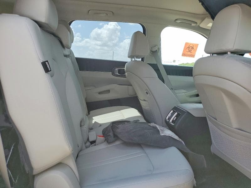2025 KIA SORENTO S 11