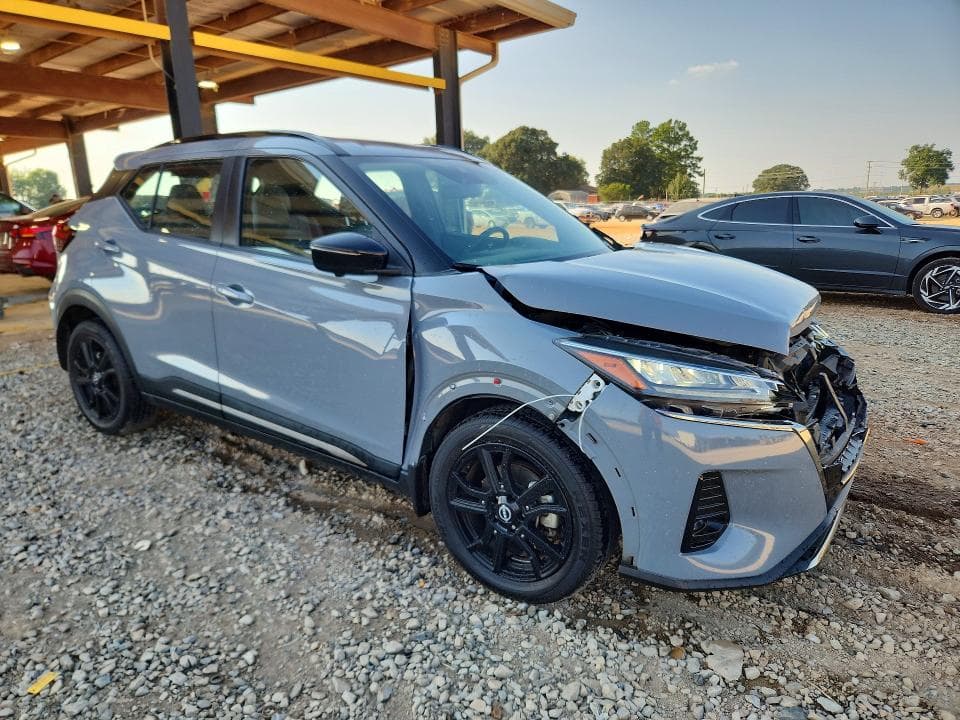 2022 NISSAN KICKS SR 4