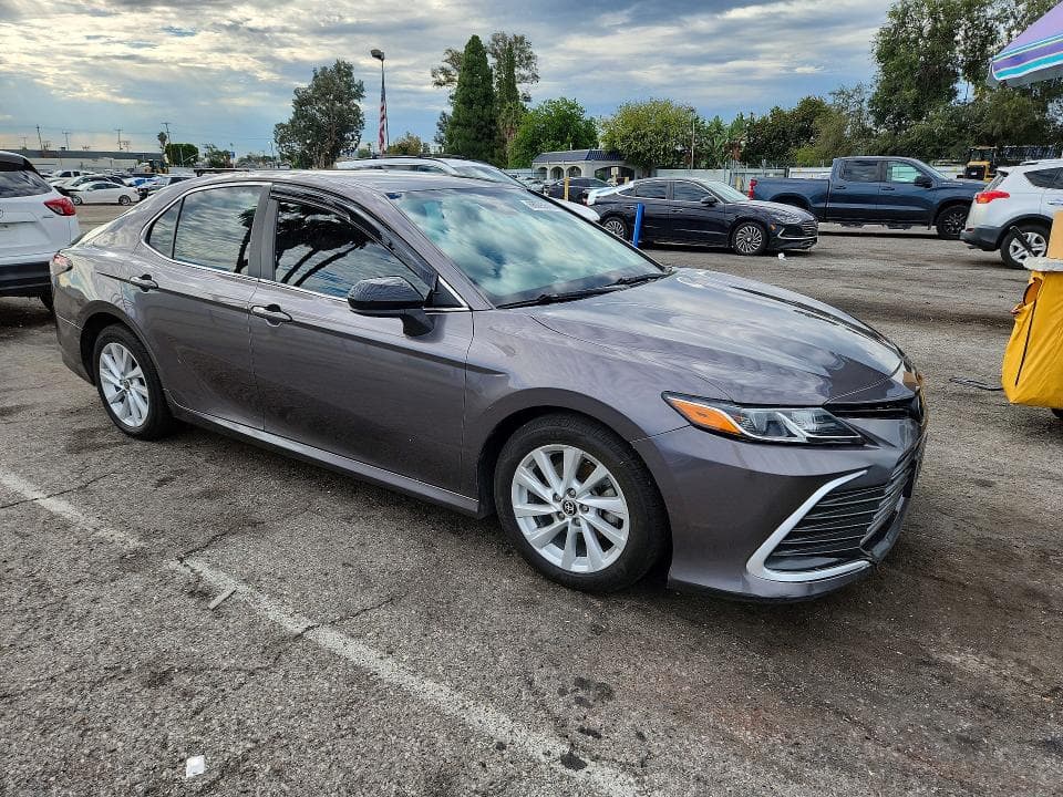 2022 TOYOTA CAMRY LE 4