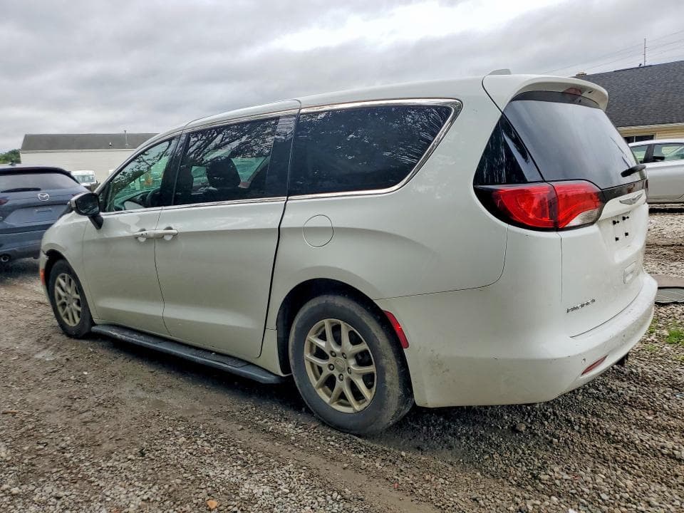 2018 CHRYSLER PACIFICA LX 2