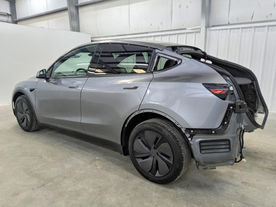 2026 TESLA MODEL Y 2