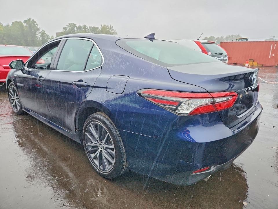 2021 TOYOTA CAMRY XLE 2