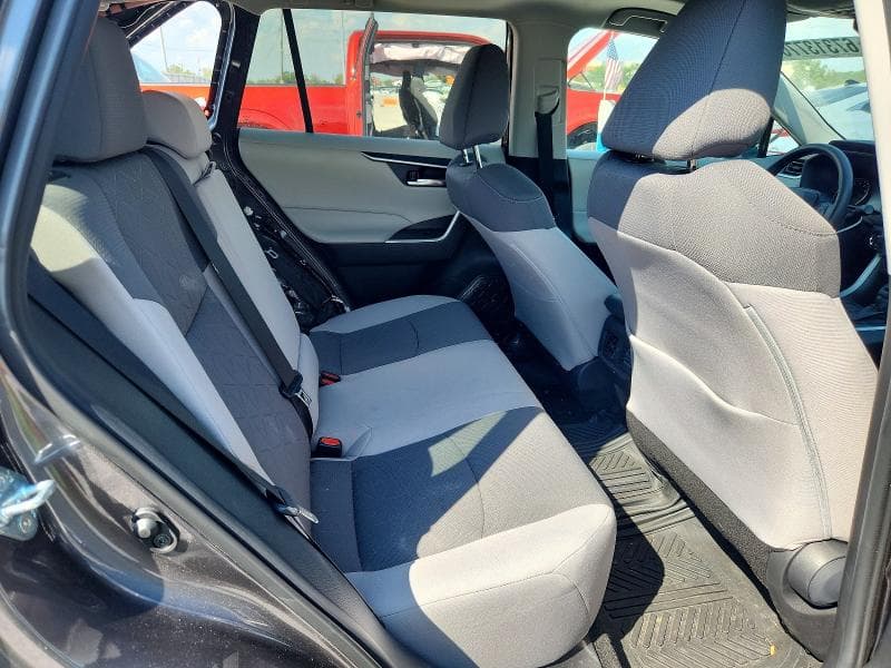 2021 TOYOTA RAV4 XLE 11