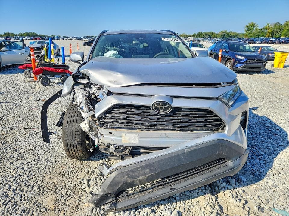2019 TOYOTA RAV4 XLE 5