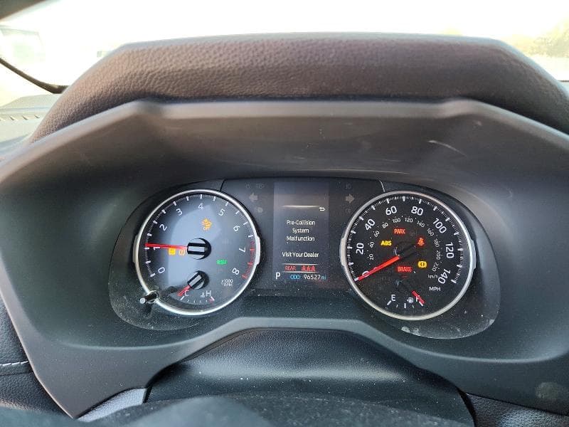 2019 TOYOTA RAV4 XLE 9