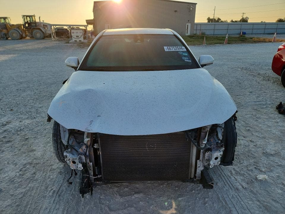 2018 TOYOTA CAMRY LE 5