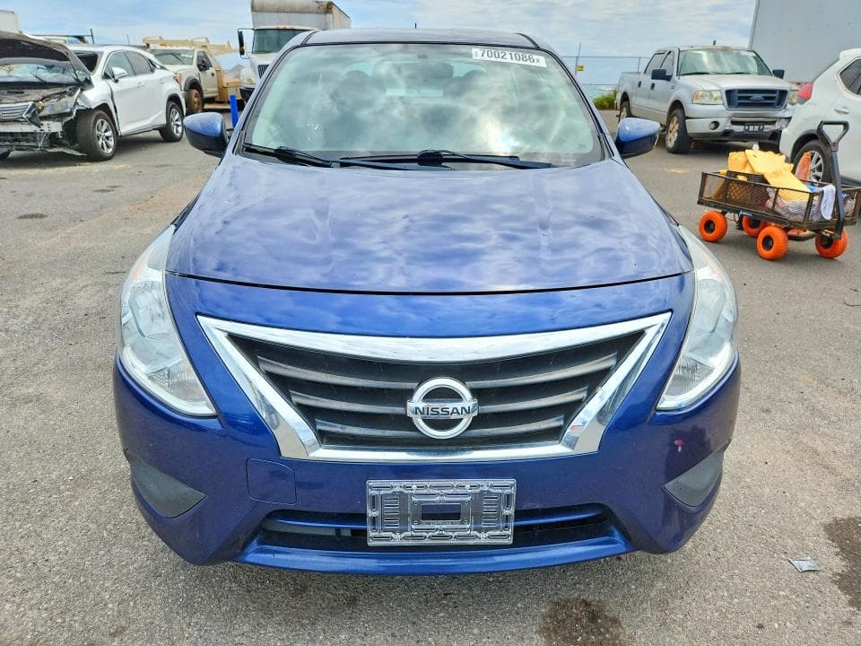 2018 NISSAN VERSA SV 5