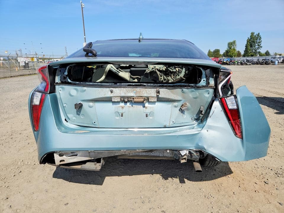 2017 TOYOTA PRIUS THREE 6