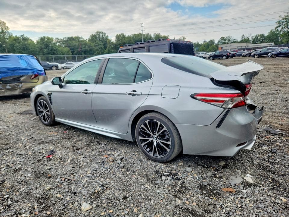2018 TOYOTA CAMRY SE 2