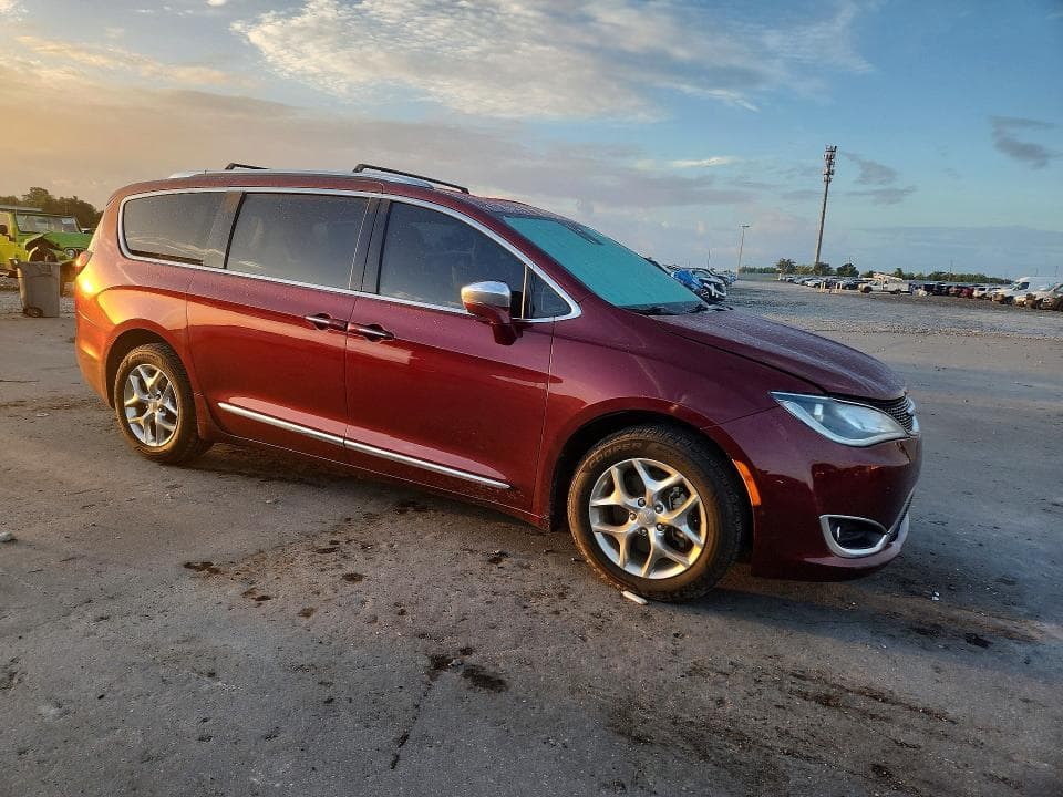 2017 CHRYSLER PACIFICA LIMITED 4