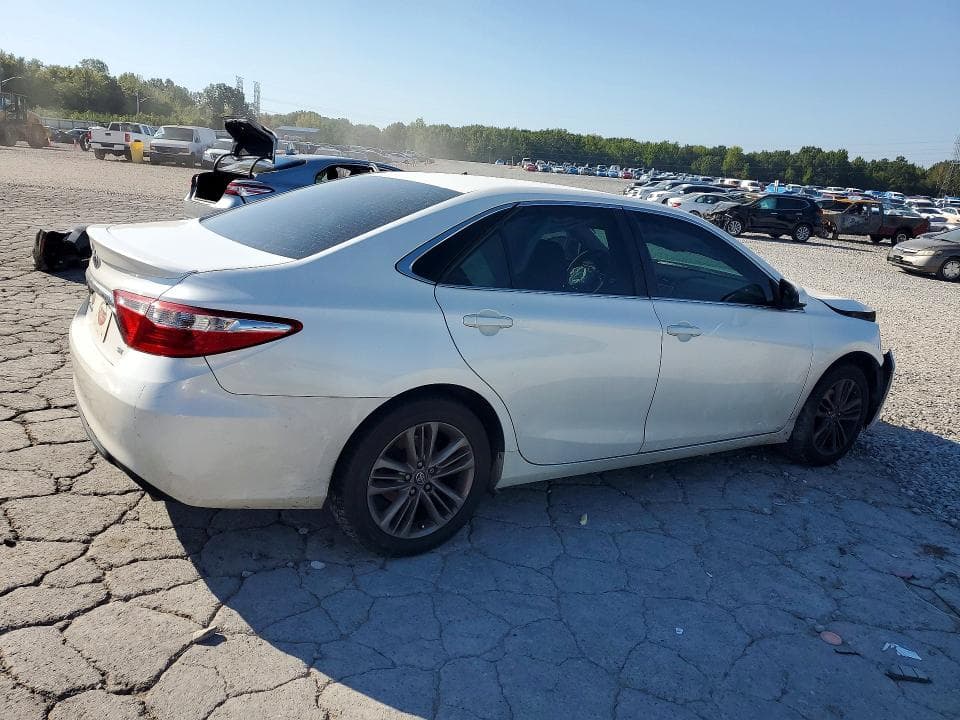 2017 TOYOTA CAMRY SE 3