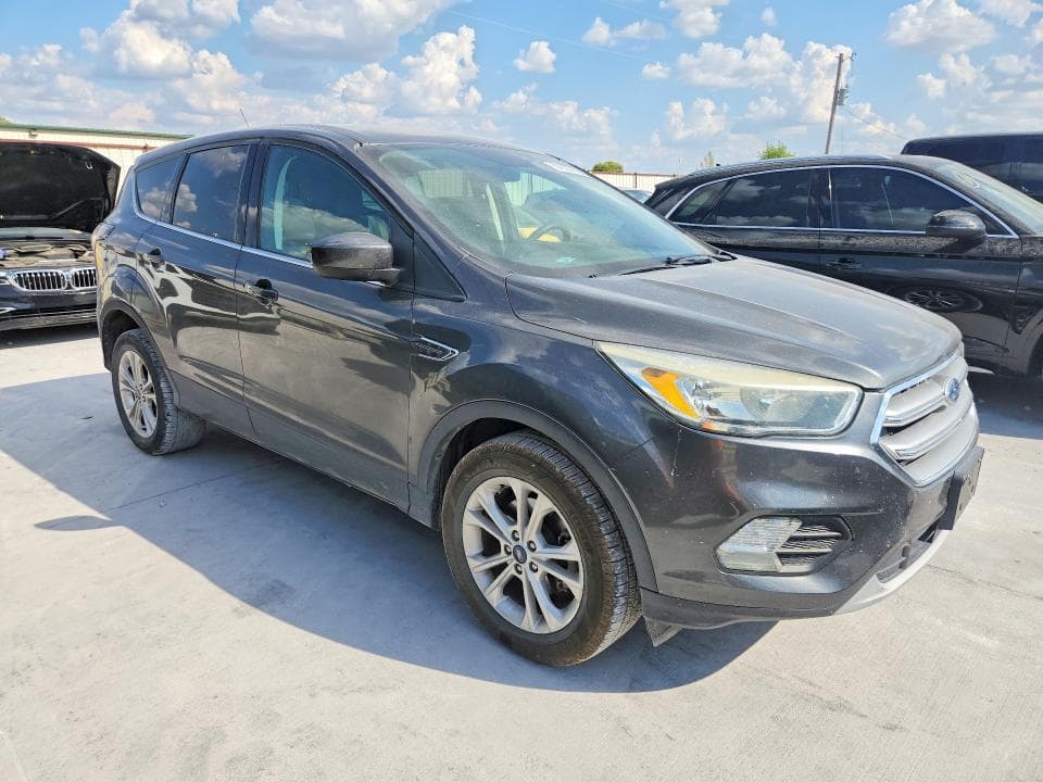 2017 FORD ESCAPE SE 4