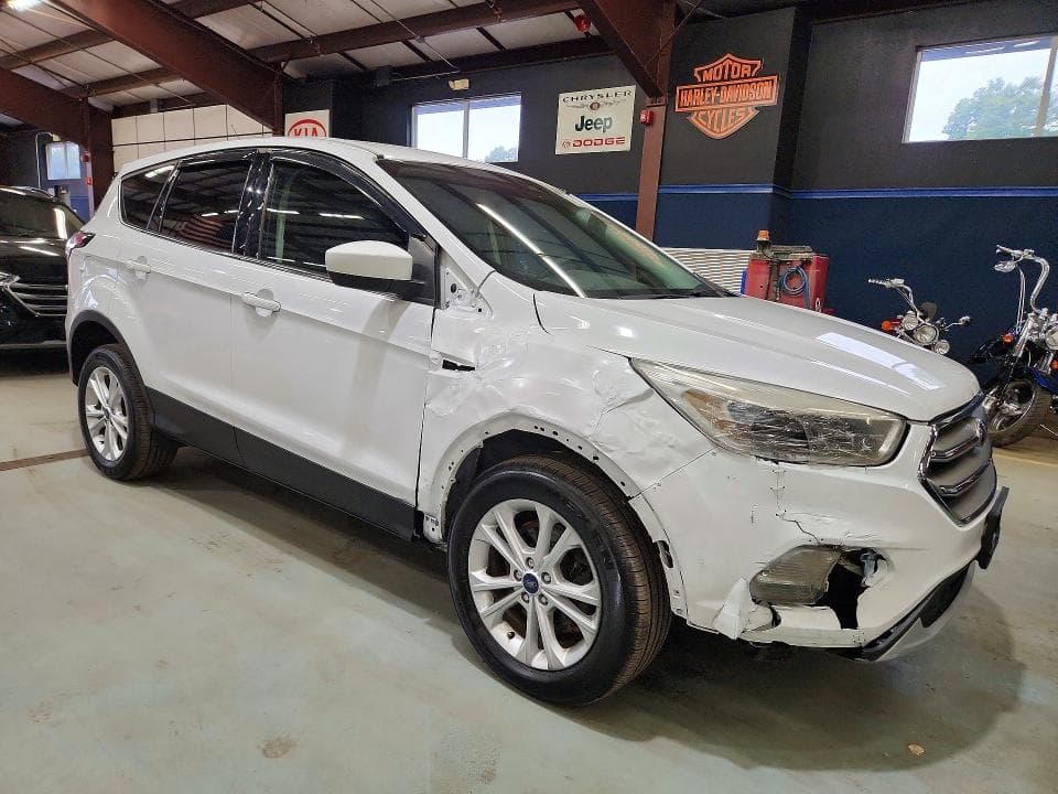 2017 FORD ESCAPE SE 4