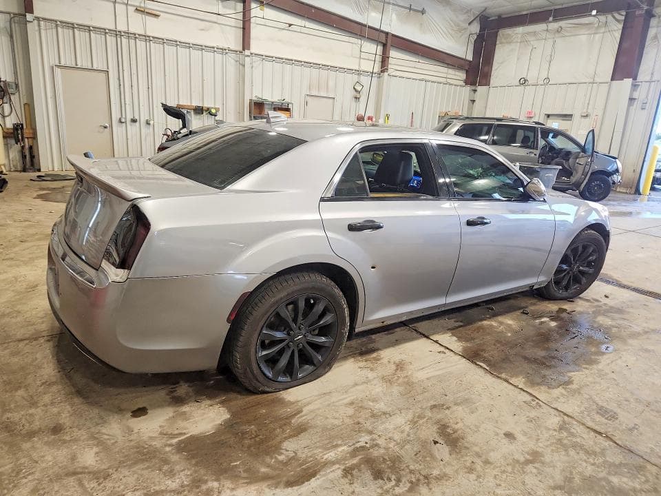 2017 CHRYSLER 300C 3