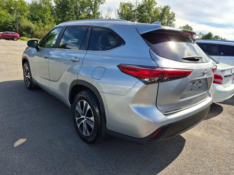 2023 TOYOTA HIGHLANDER XLE 3