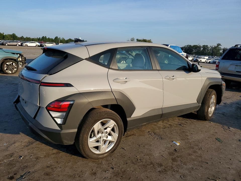 2025 HYUNDAI KONA SE 3