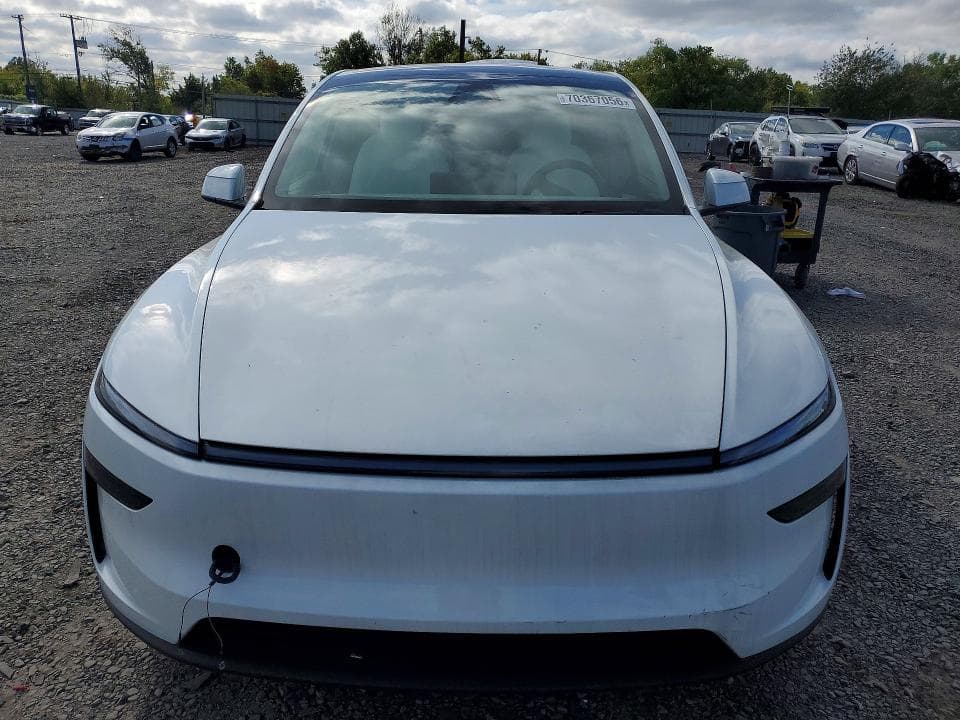 2026 TESLA MODEL Y 5