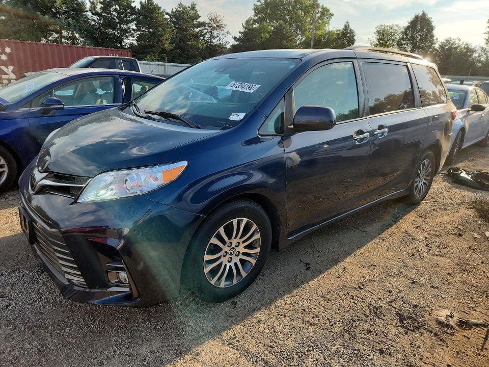 2019 TOYOTA SIENNA XLE 8-PASSENGER - 1