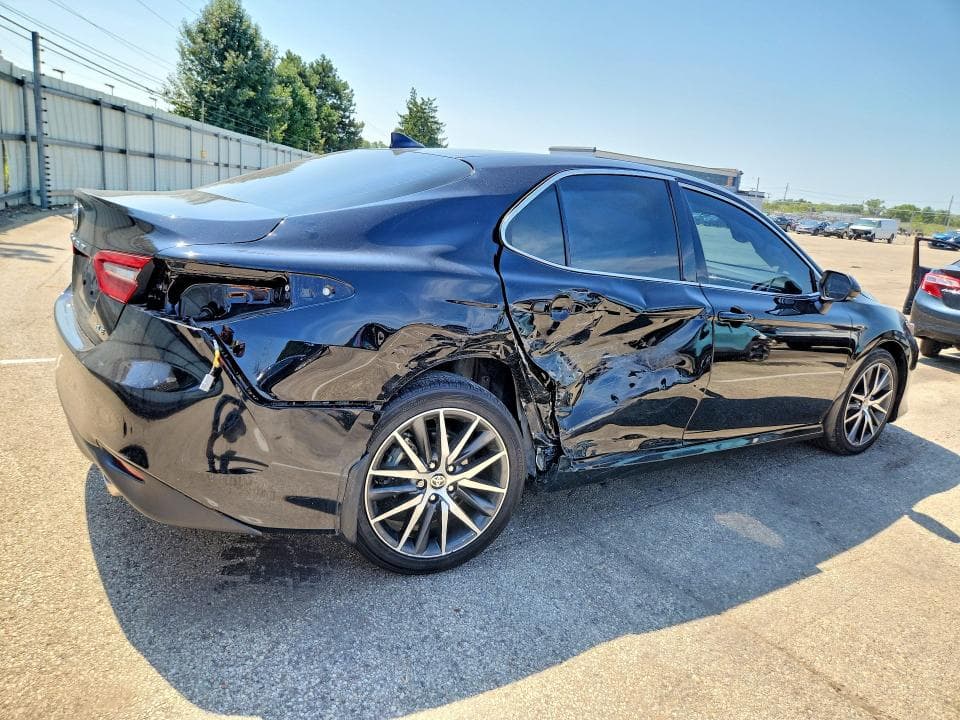 2024 TOYOTA CAMRY XLE 3