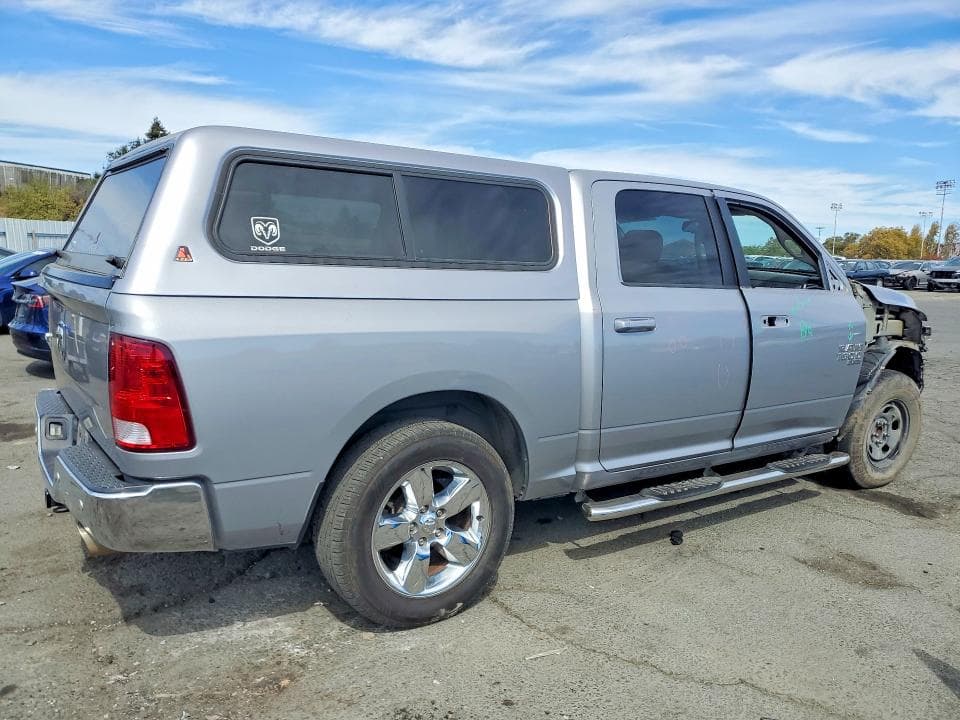 2019 RAM 1500 CLASSIC SLT 3