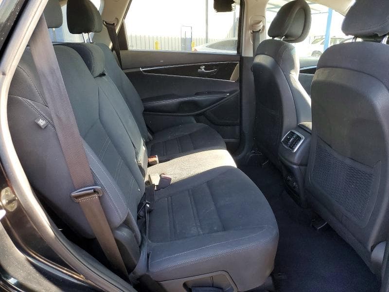 2017 KIA SORENTO LX V6 11