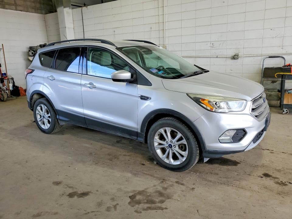 2017 FORD ESCAPE SE 4