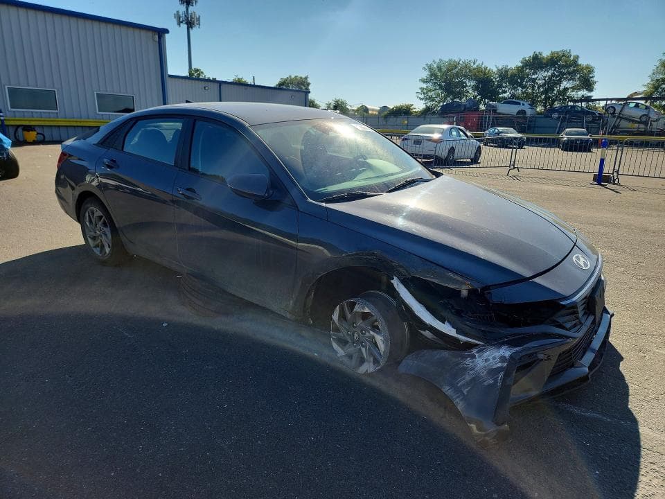 2024 HYUNDAI ELANTRA SEL 4