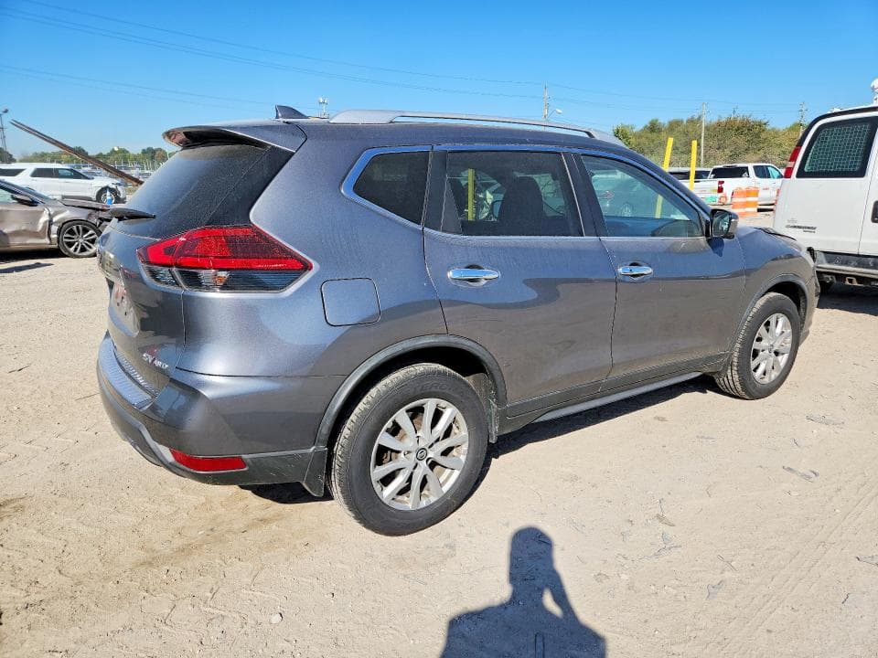 2017 NISSAN ROGUE SV 3