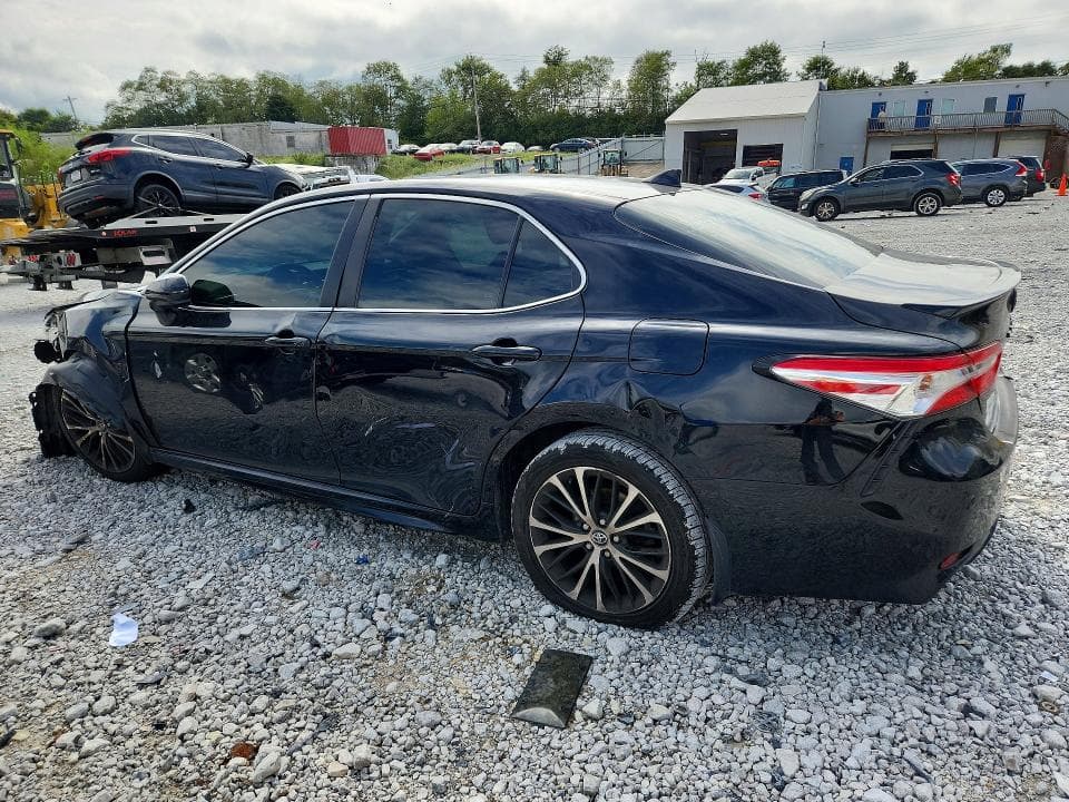 2020 TOYOTA CAMRY SE 2