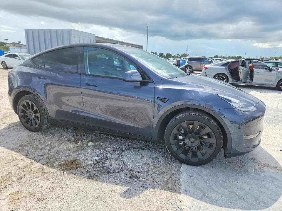 2023 TESLA MODEL Y 4